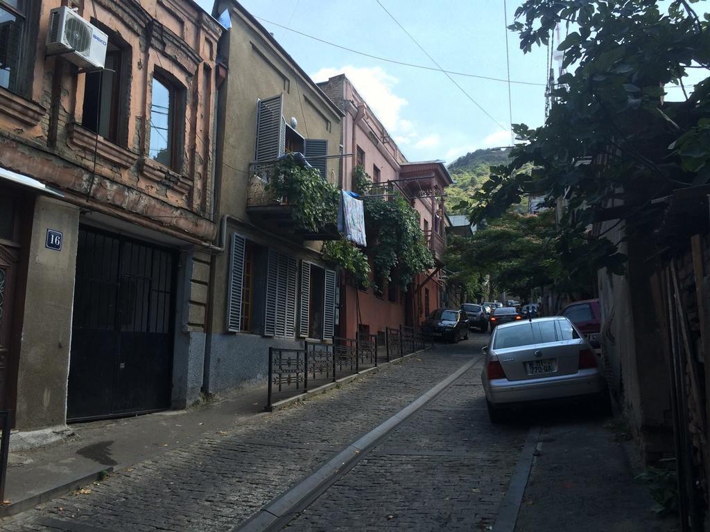 Guest House Zemeli Tbilisi Bagian luar foto
